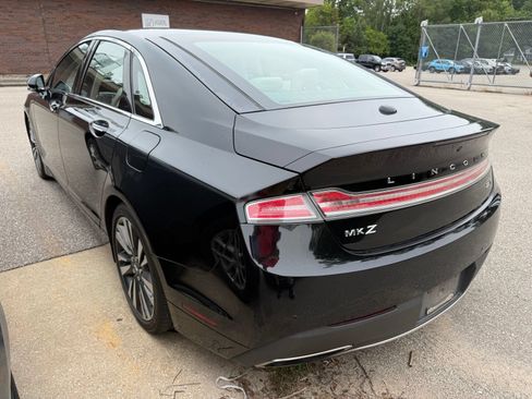 Used 2017 Lincoln MKZ Reserve FWD image 4
