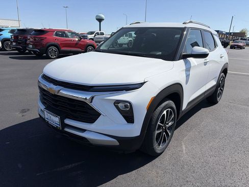 New 2026 Chevrolet TrailBlazer LT w/ Convenience Package FWD image 9