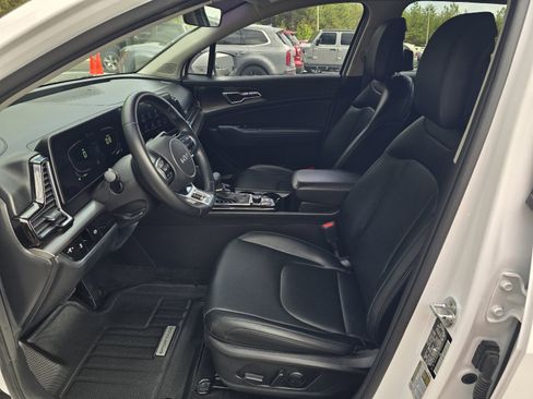 Used 2023 Kia Sportage EX image 11