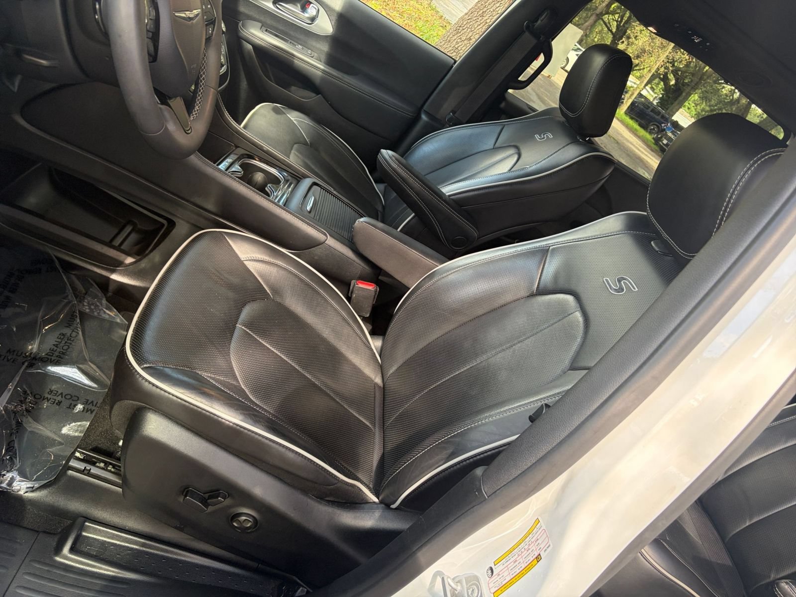 Used 2025 Chrysler Pacifica Limited FWD image 41