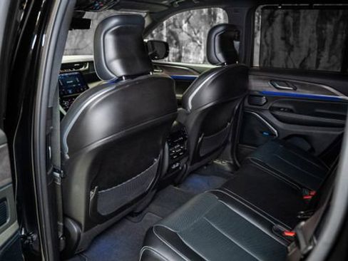 Used 2023 Jeep Grand Cherokee Overland w/ Luxury Tech Group IV image 11