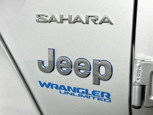 Used 2022 Jeep Wrangler Unlimited Sahara w/ Cold Weather Group image 37