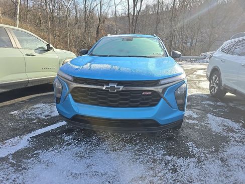 Certified 2025 Chevrolet Trax RS w/ Driver Confidence Package image 3