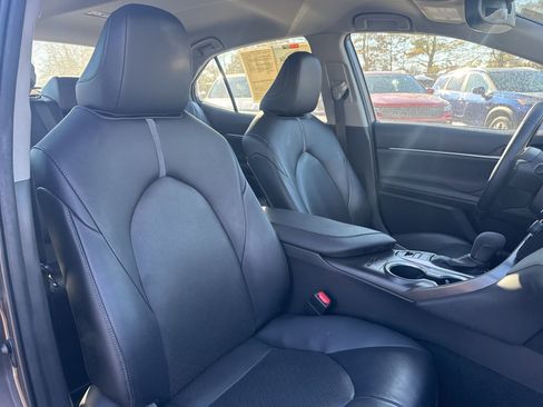 Used 2021 Toyota Camry XLE image 14