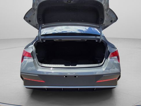 Certified 2026 Hyundai Elantra SE FWD image 9