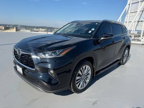 Used 2023 Toyota Highlander Platinum AWD/4WD image 7