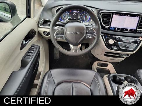 Used 2023 Chrysler Pacifica Touring-L FWD image 20