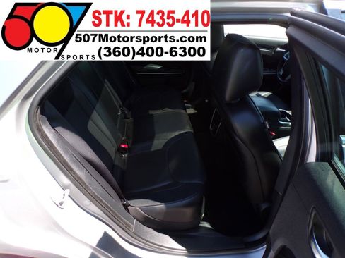 Used 2014 Chrysler 300 C image 16