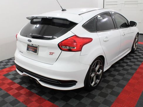 Used 2018 Ford Focus ST FWD image 7