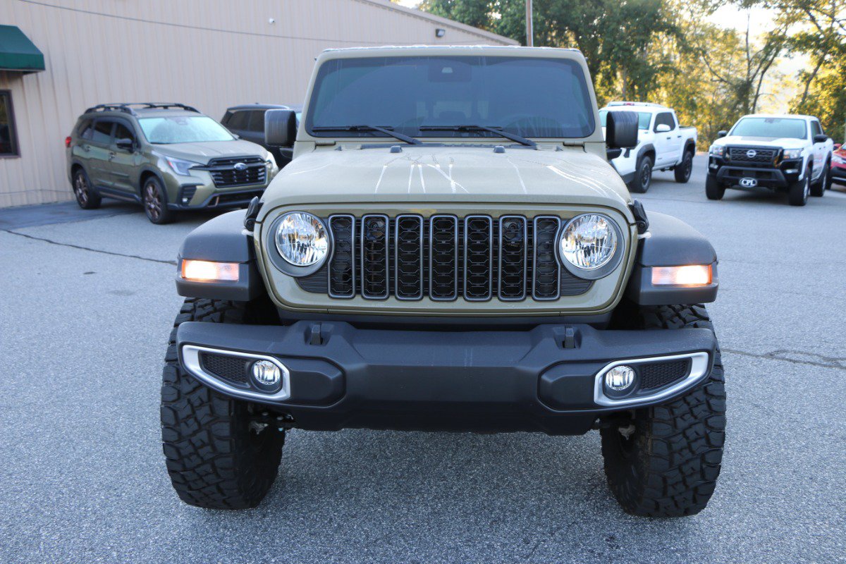 Used 2025 Jeep Gladiator Sport AWD/4WD image 11