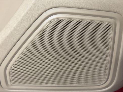 Certified 2025 Porsche Macan image 24