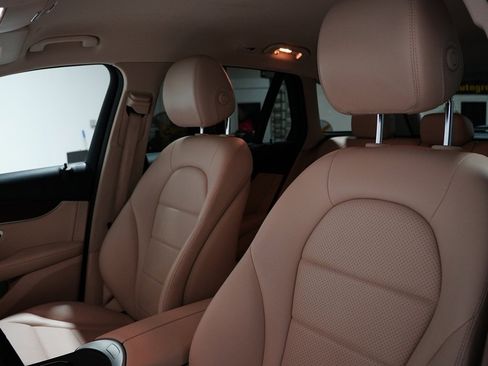 Used 2020 Mercedes-Benz GLC 300 4MATIC image 16