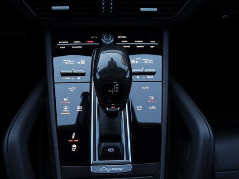 Used 2021 Porsche Cayenne Coupe image 33