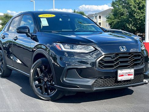 Used 2023 Honda HR-V Sport image 2