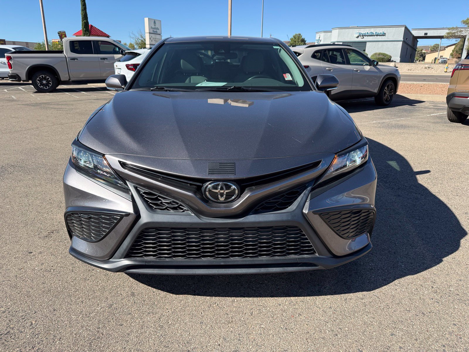 Used 2022 Toyota Camry SE w/ Carpet Mat Package (TMS) FWD image 2
