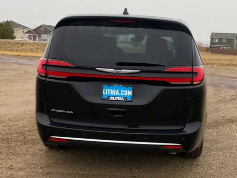 Certified 2023 Chrysler Pacifica Touring-L FWD image 7