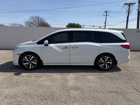 Used 2020 Honda Odyssey Elite image 3