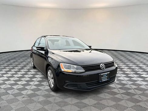 Used 2011 Volkswagen Jetta SE FWD image 1