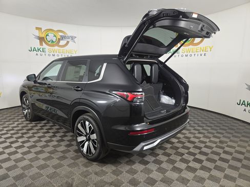 New 2025 Mitsubishi Outlander SE image 31