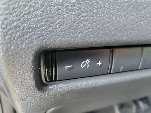 Used 2023 Nissan Rogue SV image 9