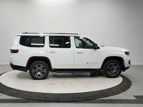 Used 2025 Jeep Wagoneer 2WD image 8