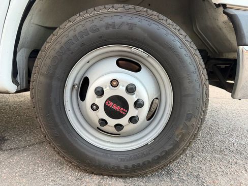 Used 2015 GMC Savana 3500 image 18