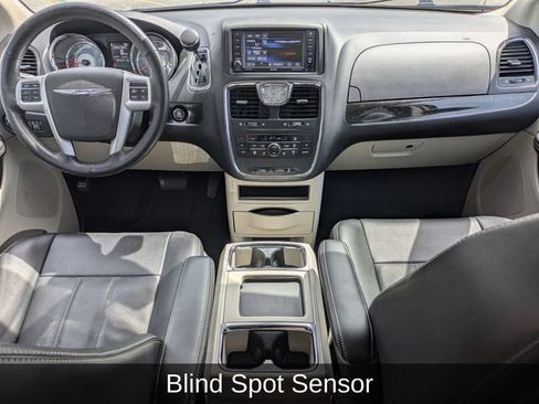 Used 2016 Chrysler Town & Country Touring-L FWD image 20