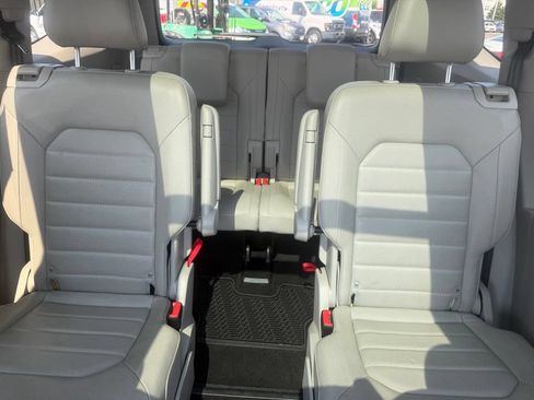 Used 2021 Volkswagen Atlas SEL Premium AWD/4WD image 32