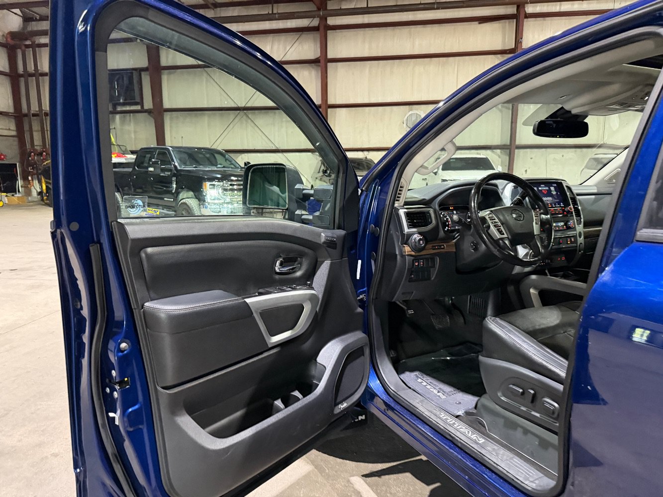 Used 2020 Nissan Titan SL w/ Moonroof Package AWD/4WD image 12