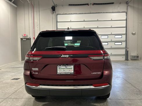Used 2024 Jeep Grand Cherokee Limited w/ Luxury Tech Group II AWD/4WD image 7