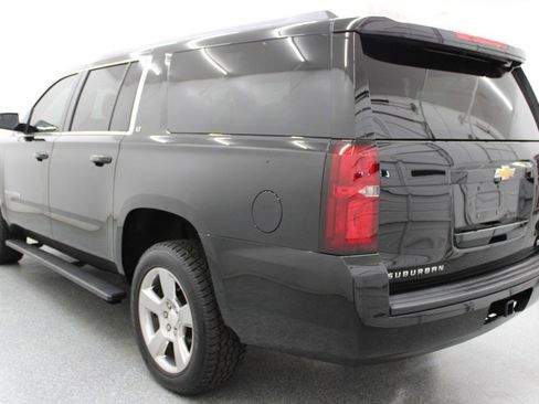 Used 2016 Chevrolet Suburban LT image 6
