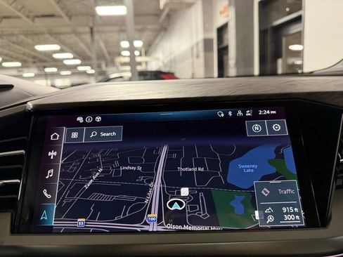 Used 2024 Audi Q4 e-tron Prestige image 12