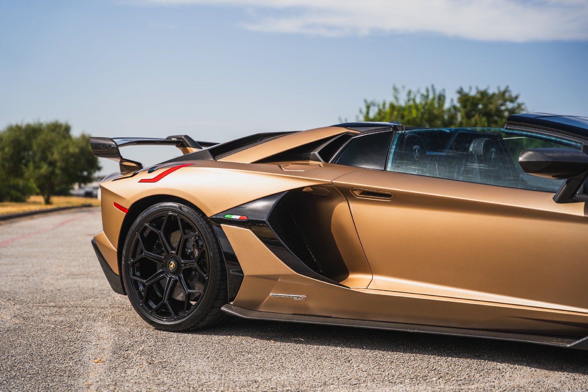 Used 2021 Lamborghini Aventador SVJ AWD/4WD image 13
