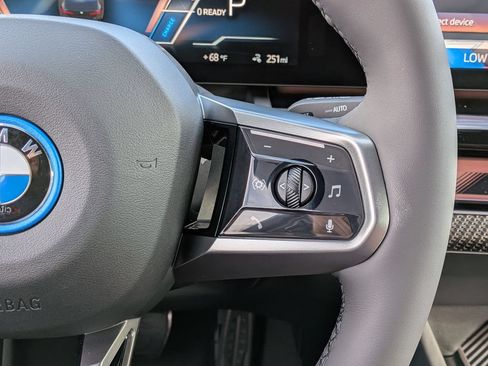Used 2026 BMW i5 eDrive40 RWD image 32