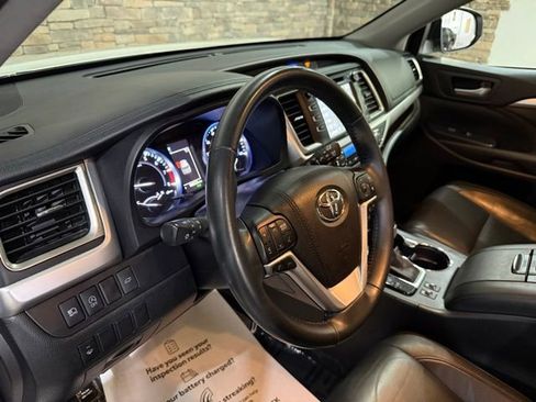 Used 2017 Toyota Highlander XLE AWD/4WD image 13