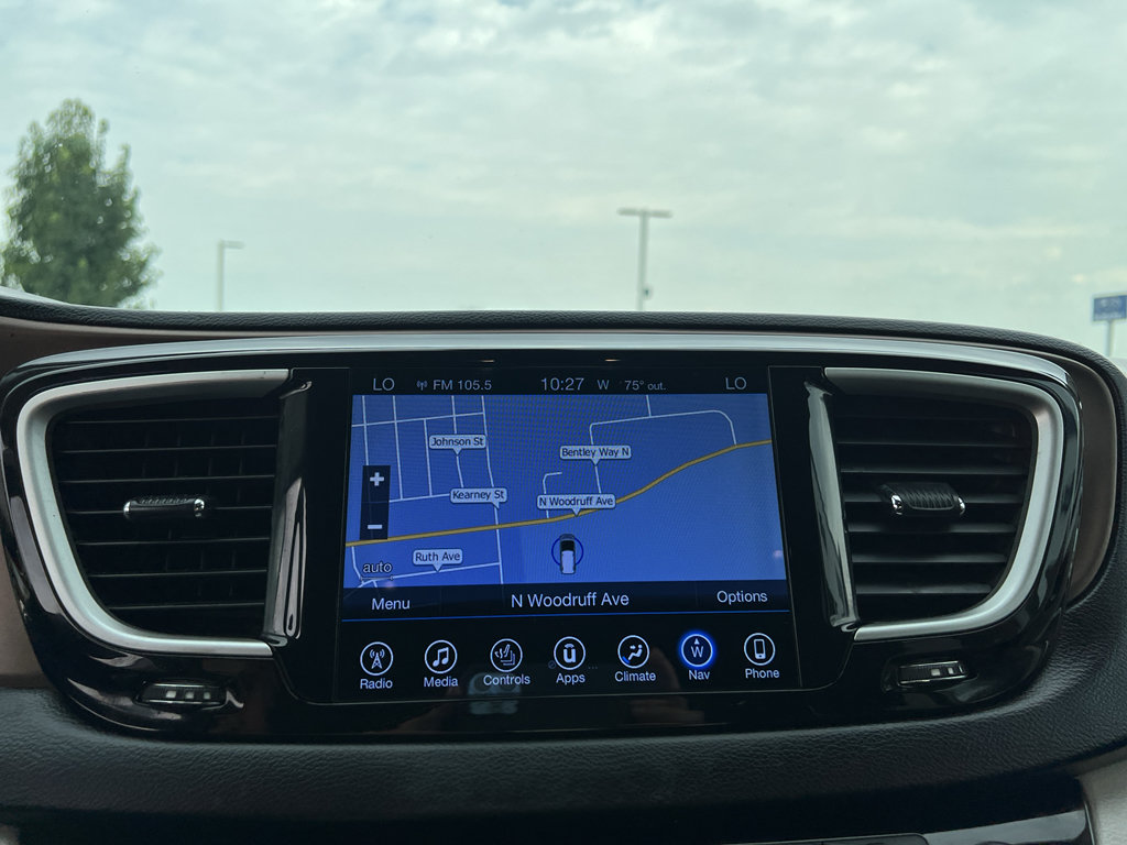 Used 2017 Chrysler Pacifica Touring-L FWD image 20