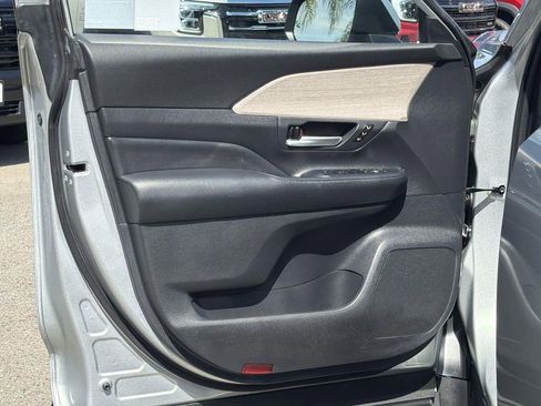 Used 2024 Toyota Grand Highlander AWD image 19