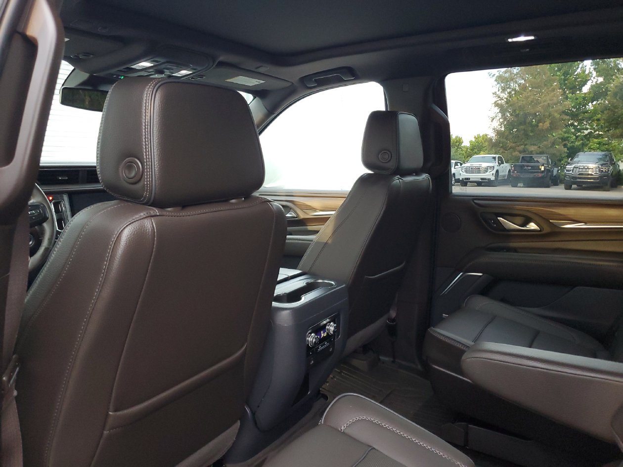 Used 2023 GMC Yukon Denali w/ LPO, Floor Liner Package AWD/4WD image 9