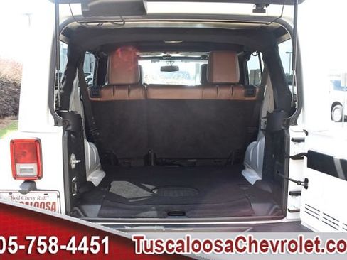 Used 2018 Jeep Wrangler Unlimited Sahara w/ Connectivity Group AWD/4WD image 10