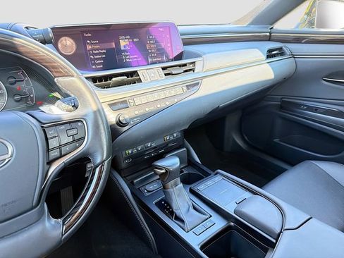 Used 2019 Lexus ES 300h w/ Premium Package image 25
