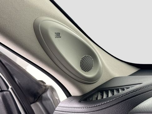 Used 2022 Toyota Highlander Limited image 19