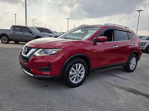 Used 2017 Nissan Rogue SV w/ SV Premium Package image 3
