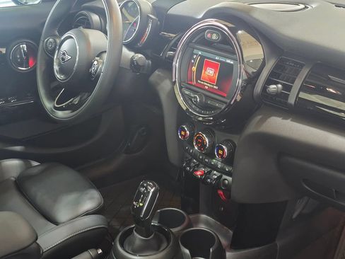 Used 2021 MINI Cooper 4-Door Hardtop w/ Storage Package FWD image 30