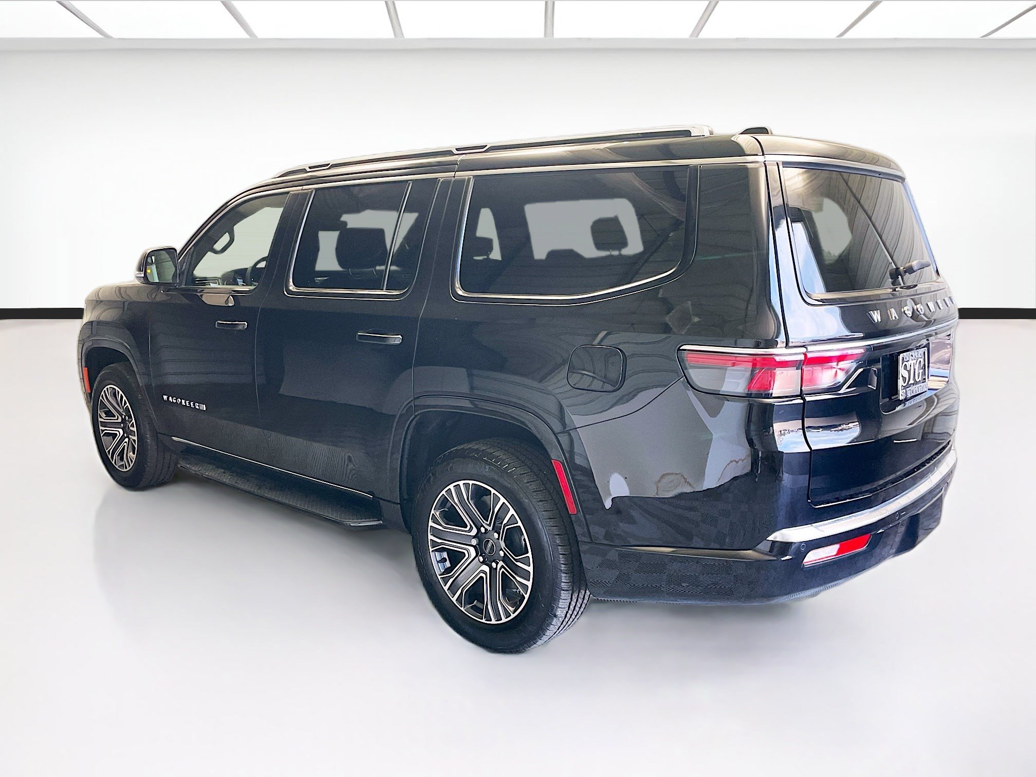 Used 2025 Jeep Wagoneer 4WD image 6