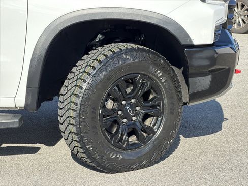 Used 2022 Chevrolet Silverado 1500 ZR2 w/ Technology Package AWD/4WD image 5