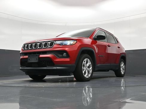 Used 2024 Jeep Compass Latitude AWD/4WD image 22