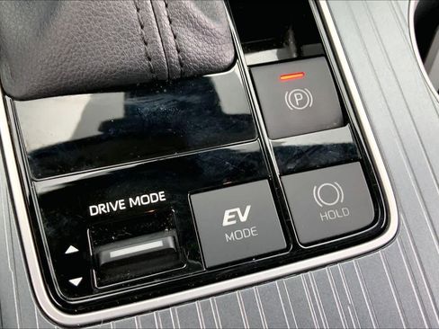 Used 2025 Toyota Sienna XLE image 33