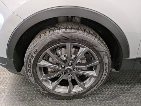 Used 2018 Ford Explorer XLT w/ Equipment Group 202A image 7