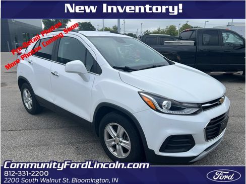 Used 2017 Chevrolet Trax LT w/ LT Convenience Package FWD image 1