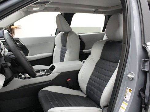 New 2026 Mitsubishi Outlander SE image 7